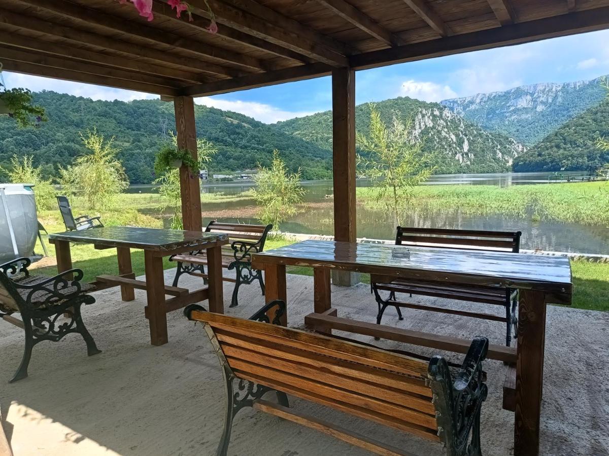 Апартаменты Casa Colt De Rai Ogradena Экстерьер фото